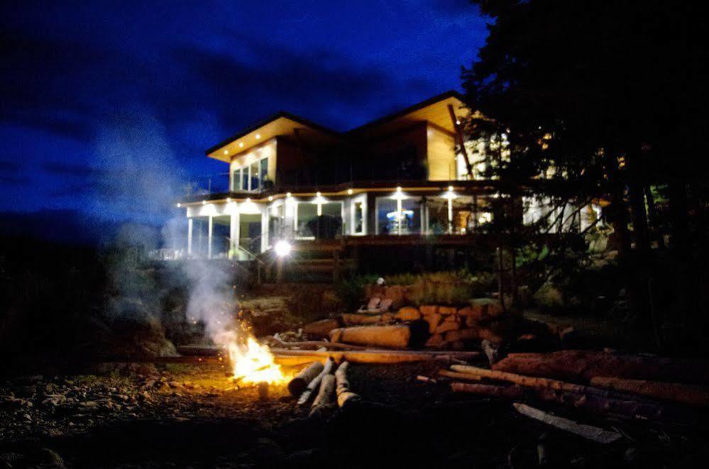 Pointhouse Suites On Sargeant Bay Halfmoon Bay Екстериор снимка