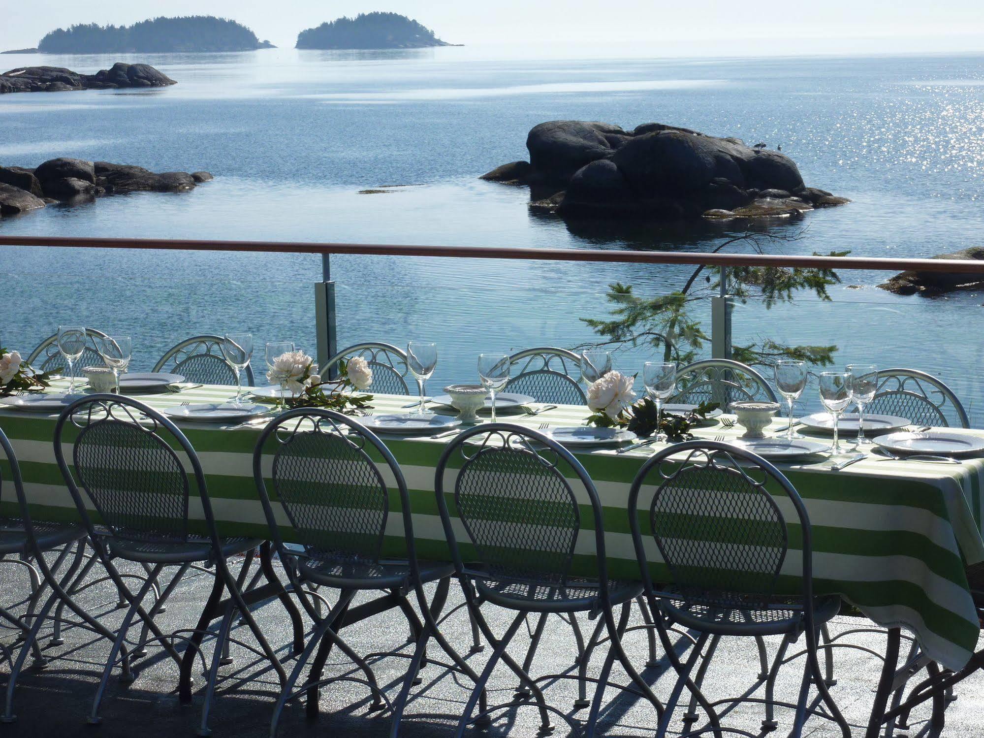 Pointhouse Suites On Sargeant Bay Halfmoon Bay Екстериор снимка