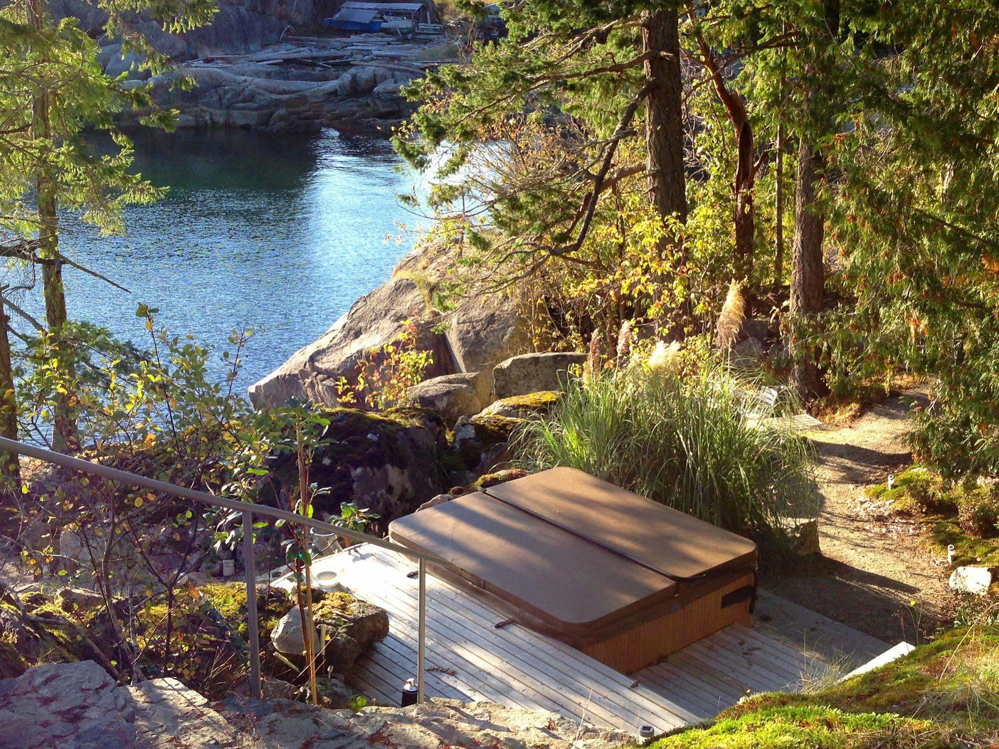 Pointhouse Suites On Sargeant Bay Halfmoon Bay Екстериор снимка