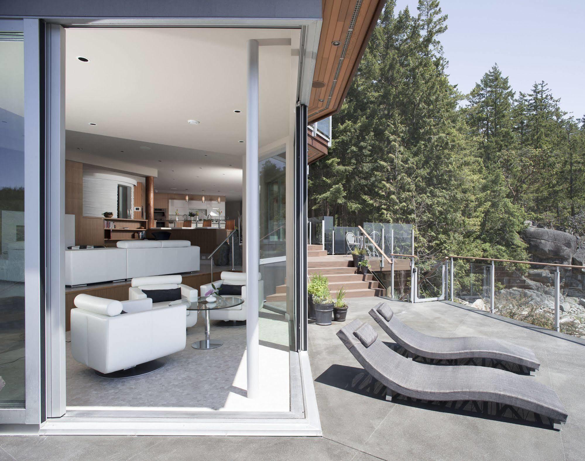 Pointhouse Suites On Sargeant Bay Halfmoon Bay Екстериор снимка