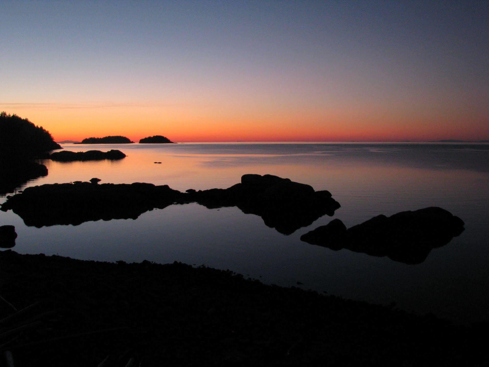 Pointhouse Suites On Sargeant Bay Halfmoon Bay Екстериор снимка