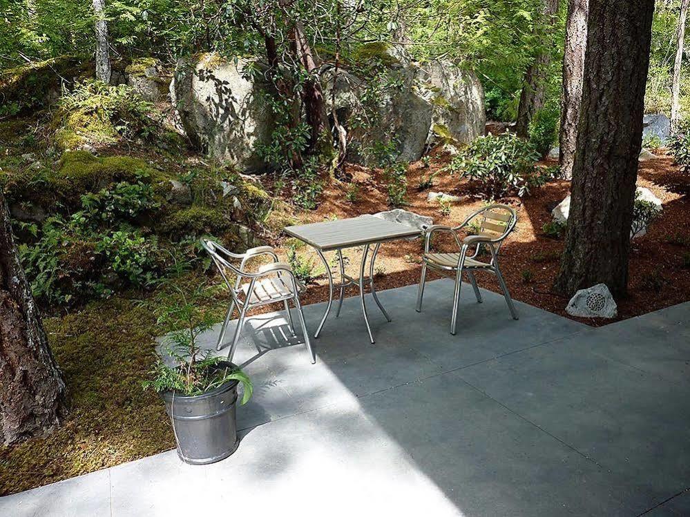 Pointhouse Suites On Sargeant Bay Halfmoon Bay Екстериор снимка